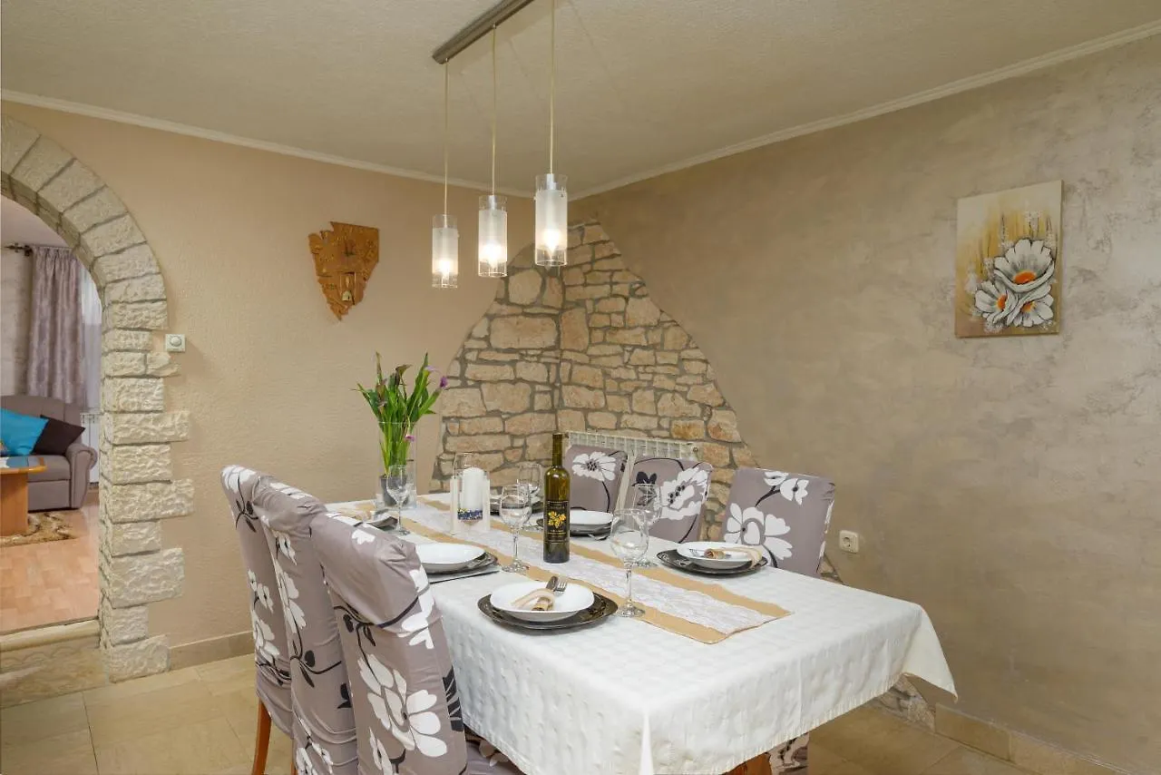 Holiday Apartment Ariella Krizanici