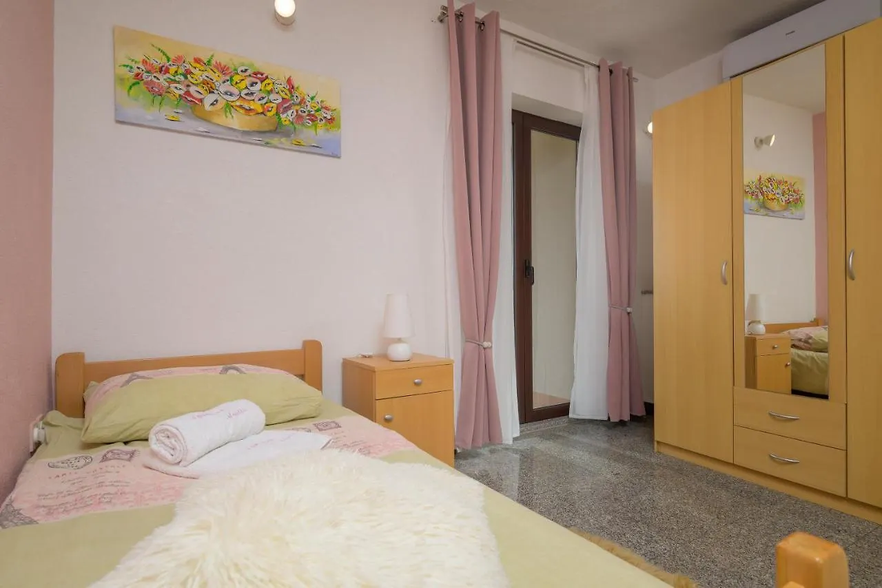 Holiday Apartment Ariella Krizanici